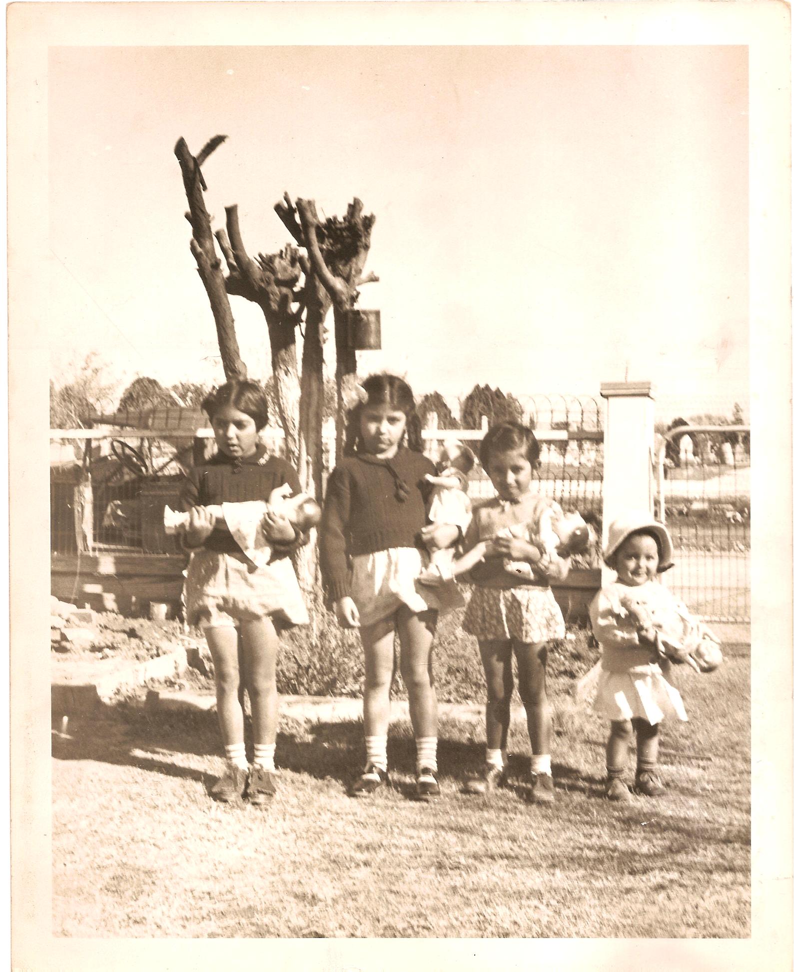 Christmas at Abuelitas: Amelia, Margaret, Emma, y Rosie in 1939